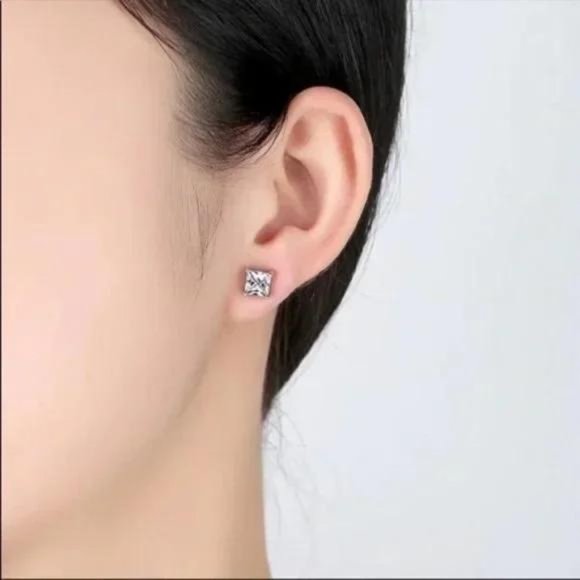 NEW BEAUTIFUL SQUARE DIAMOND SILVER EARRINGS - Picture 2 of 3